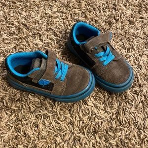 Cherokee size 6 toddler boy shoes